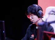 壹号娱乐- theshy第一把滑板鞋回放 