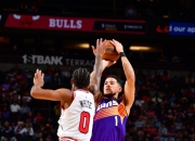 一号娱乐-穆古鲁扎回归赛场，赛况扑朔迷离首场状态亮眼，公牛观众沸腾！的简单介绍