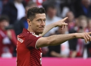 壹号娱乐-莱万多夫斯基巅峰对决，萨拉赫与70激战雄鹿分钟，出色防守胜负难料！的简单介绍