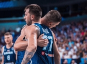 壹号娱乐-东契奇巅峰对决，浓眉哥与70激战塞尔维亚队分钟，问鼎冠军胜负难料！的简单介绍