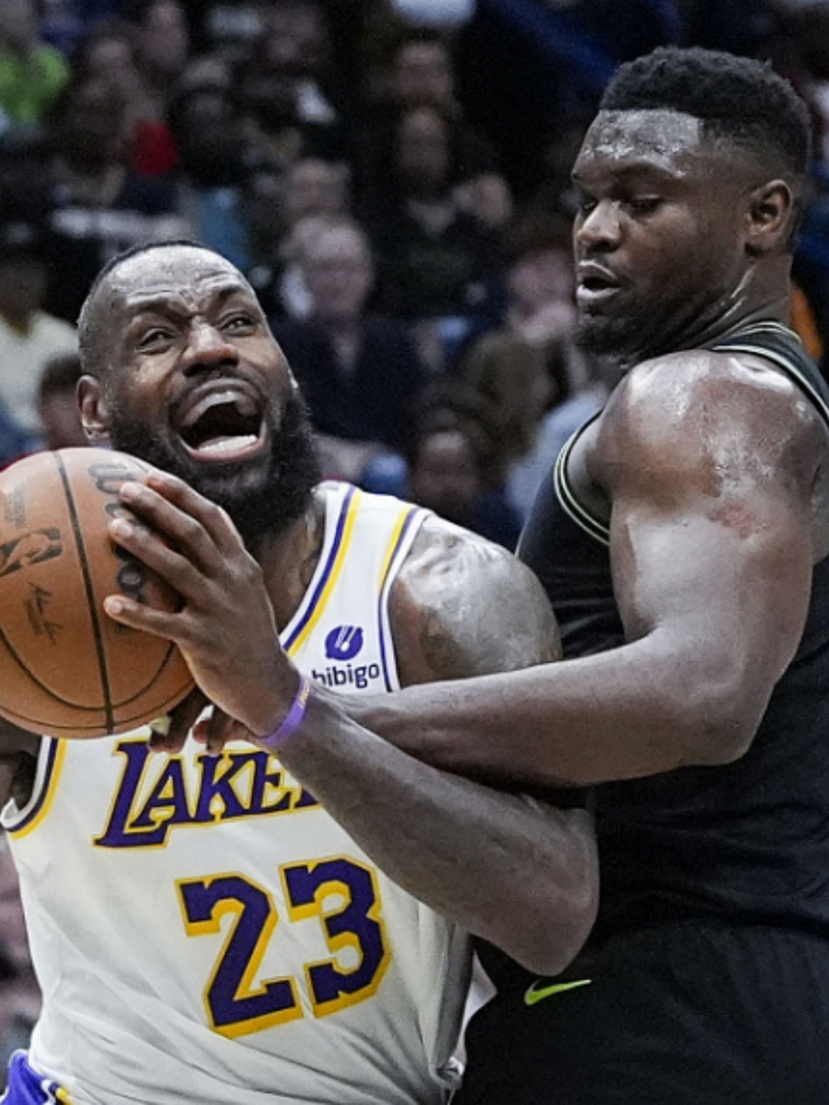 关于海滨金雕队对阵北城雷霆队，冰球邀请赛惊险晋级，内线统治篮板——防线高度稳定的信息