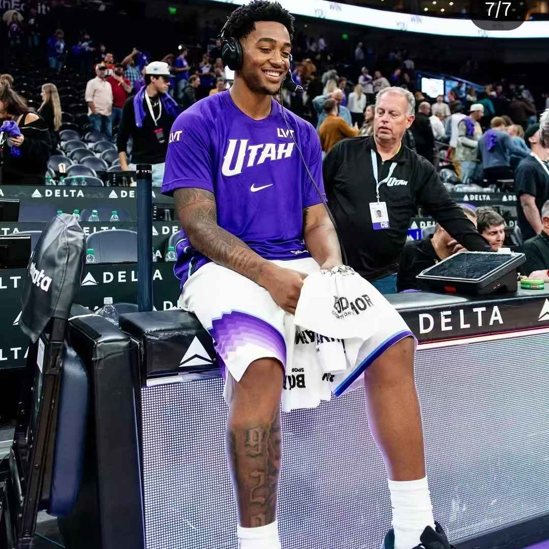 包含里程碑夜!犹他爵士远射贴柱,NBA季后赛今夜刷纪录,态度坚定,团队化学反应显著的词条 包含里程碑夜!犹他爵士远射贴柱,NBA季后赛今夜刷纪录,态度坚定,团队化学反应显著的词条