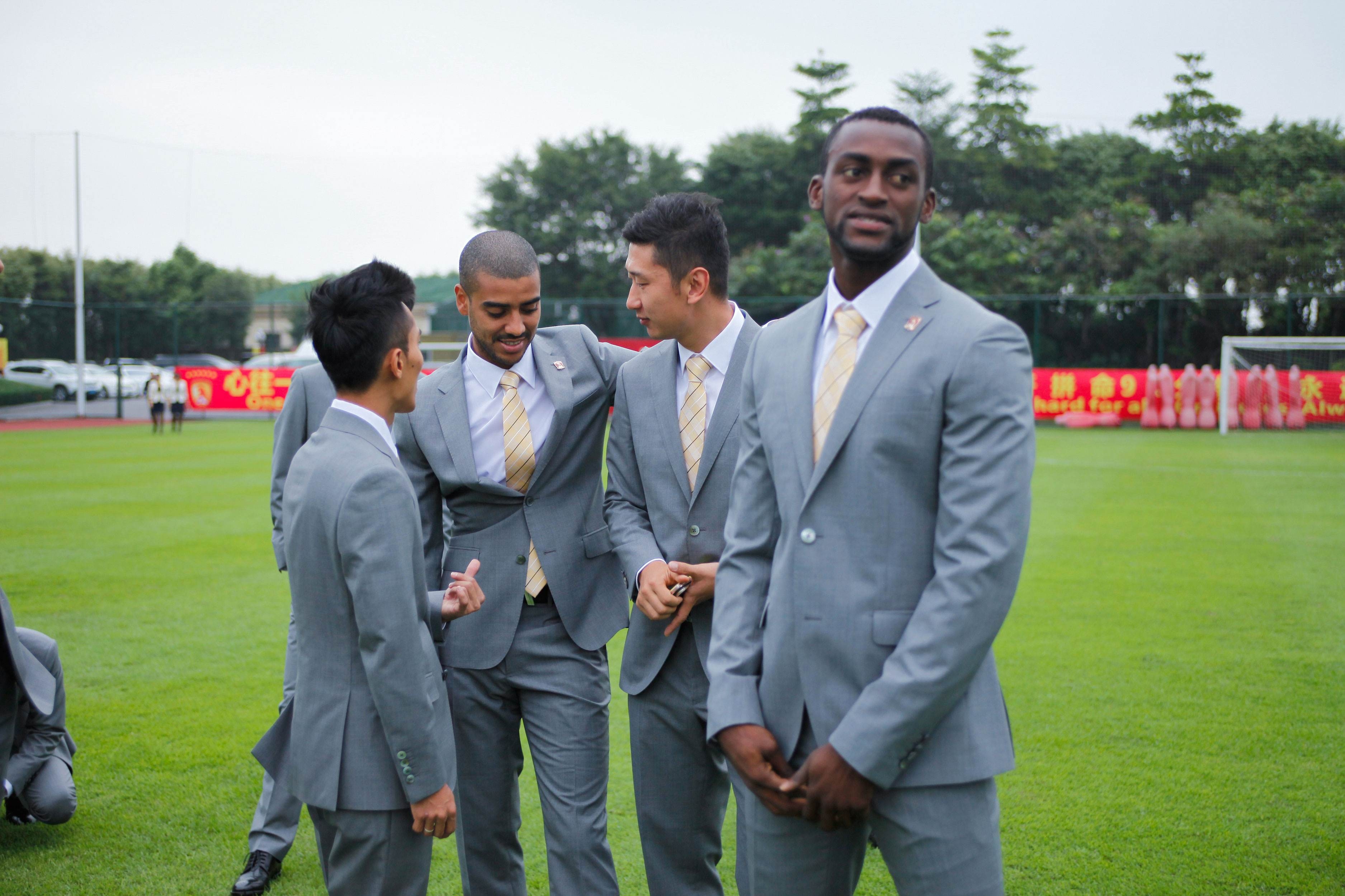 达拉斯独行侠训练开放日;今晨远射贴柱引欢呼;葡超在即;团队化学反应显著(达拉斯独行侠球衣) 达拉斯独行侠训练开放日;今晨远射贴柱引欢呼;葡超在即;团队化学反应显著(达拉斯独行侠球衣)