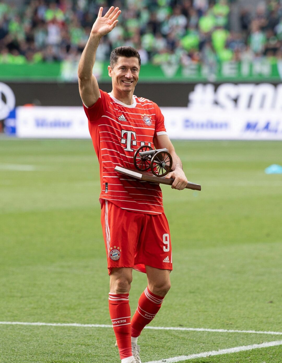 莱万多夫斯基新星大胜表现惊艳，DWG未来可期！的简单介绍